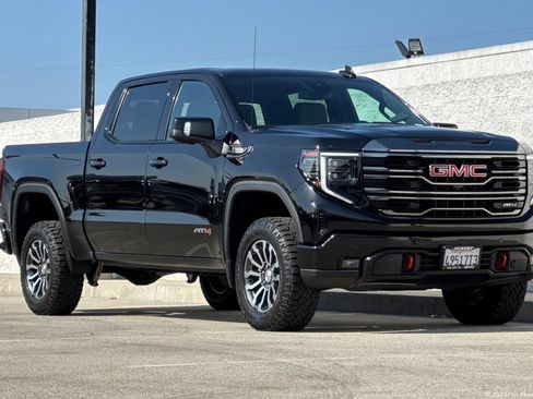 Certified 2023 GMC Sierra 1500 AT4 w/ AT4 Preferred Package AWD/4WD image 1