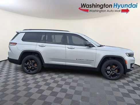 Used 2022 Jeep Grand Cherokee L Laredo AWD/4WD image 7