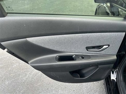 Used 2024 Hyundai Elantra Limited image 18