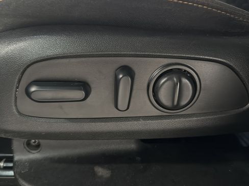 Used 2019 Chevrolet Equinox LT w/ Driver Convenience Package FWD image 19