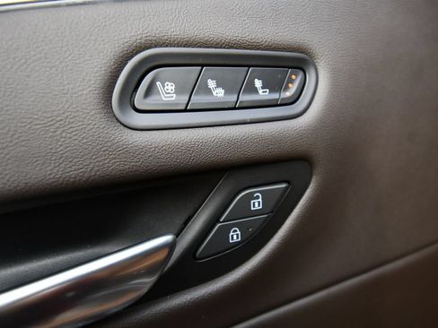Used 2023 Cadillac Escalade Premium Luxury AWD/4WD image 13