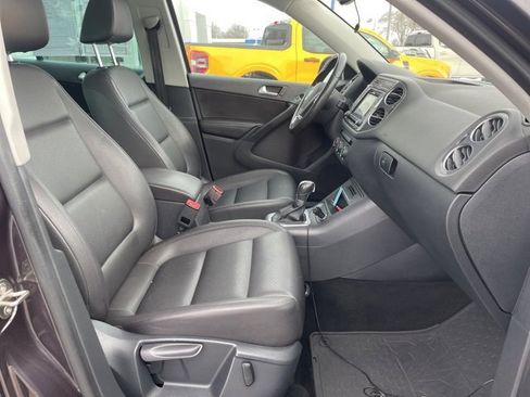 Used 2016 Volkswagen Tiguan SE image 18