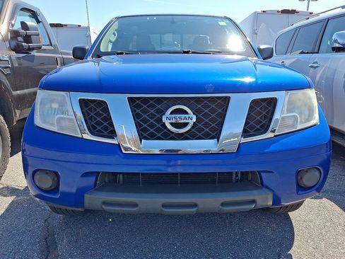 Used 2012 Nissan Frontier SV image 2