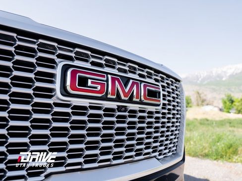 Used 2023 GMC Yukon XL Denali image 8