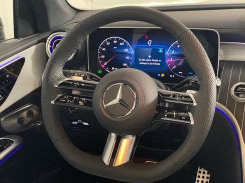 Used 2026 Mercedes-Benz GLC 300 4MATIC image 16