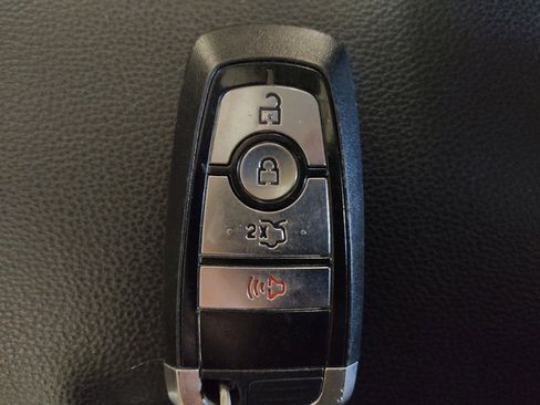 Used 2019 Ford Fusion SE image 32