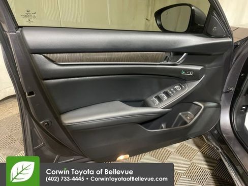 Used 2022 Honda Accord Touring image 8