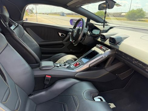 Used 2021 Lamborghini Huracan EVO RWD image 39