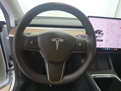 Used 2024 Tesla Model Y Long Range AWD/4WD image 10
