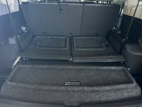 Used 2023 Volkswagen Tiguan SE w/ Panoramic Sunroof Package FWD image 16