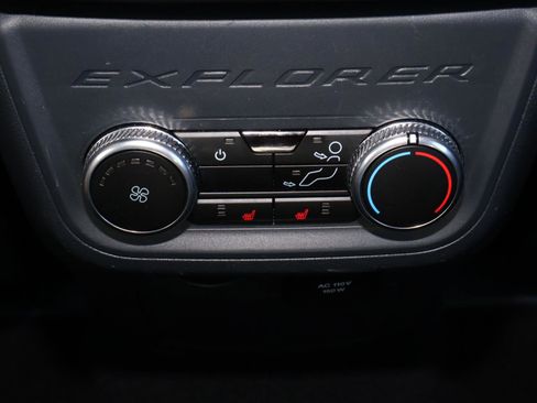 Used 2025 Ford Explorer Platinum w/ LUX Leather Package image 14