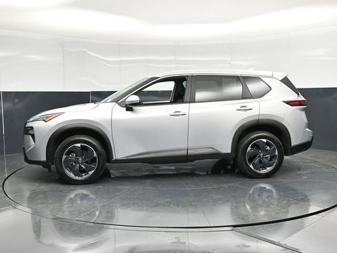 Used 2025 Nissan Rogue SV AWD/4WD image 9