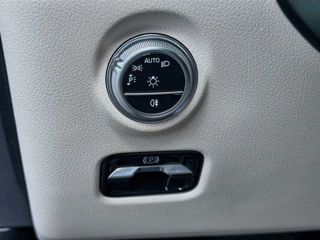 Used 2022 Mercedes-Benz C 300 Sedan image 35