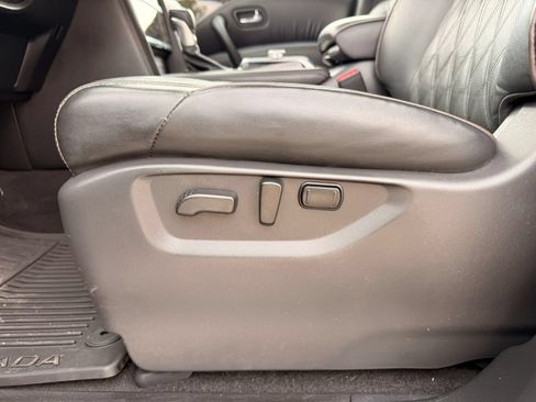 Used 2022 Nissan Armada Platinum w/ Captain's Chairs Package RWD image 39
