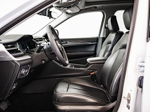 Used 2023 Jeep Grand Cherokee 30th Anniversary image 22