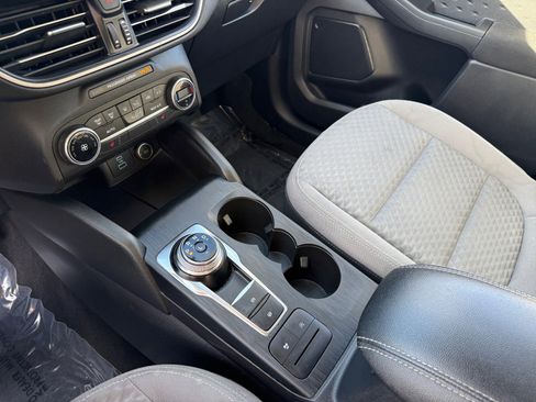 Used 2020 Ford Escape SE image 13