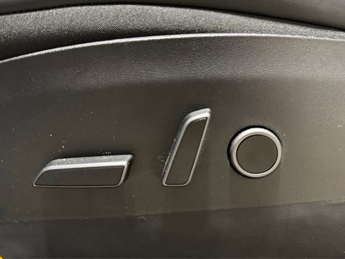 Used 2022 Tesla Model Y Long Range image 18