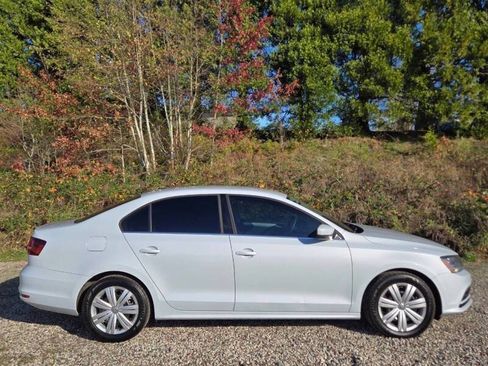 Used 2017 Volkswagen Jetta S image 4