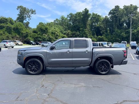 Used 2023 Nissan Frontier SV AWD/4WD image 3