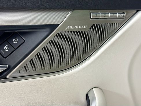 Certified 2025 Jaguar F-PACE R-Dynamic S image 22