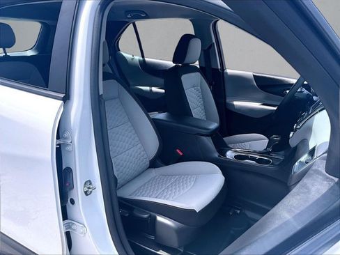 Used 2021 Chevrolet Equinox LS FWD image 9