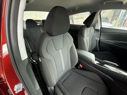 Used 2026 Hyundai Elantra SE FWD image 27