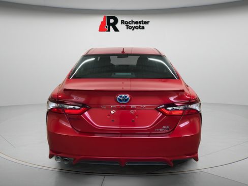 Used 2022 Toyota Camry SE FWD image 4