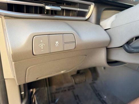 Used 2024 Hyundai Elantra SEL FWD image 35