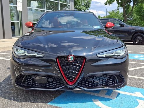 Used 2024 Alfa Romeo Giulia Ti w/ Performance Driving Package AWD/4WD image 2