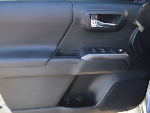 Used 2017 Toyota Tacoma TRD Off-Road w/ Tow Package image 19