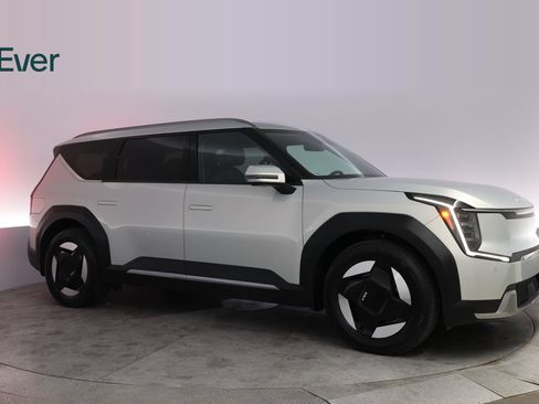 Used 2024 Kia EV9 Wind AWD/4WD image 14