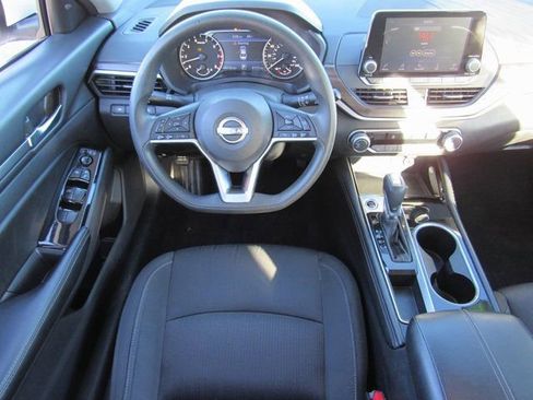 Used 2023 Nissan Altima 2.5 SV image 10