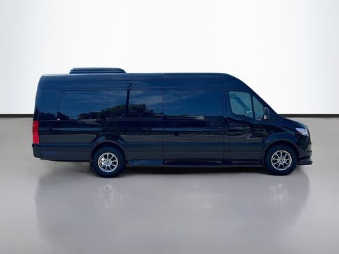 Used 2022 Mercedes-Benz Sprinter 3500 image 2
