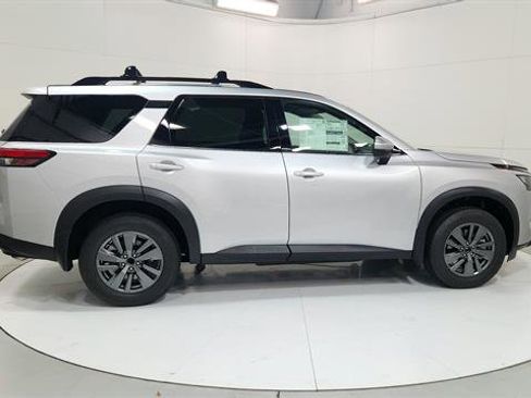 New 2025 Nissan Pathfinder SV image 9