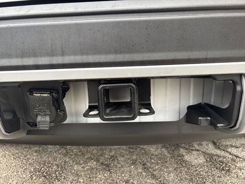 Used 2025 GMC Acadia Elevation image 8