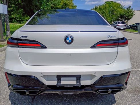 Used 2025 BMW 760i xDrive w/ Executive Package AWD/4WD image 5