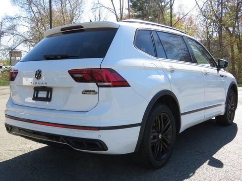 Used 2022 Volkswagen Tiguan SE R-Line AWD/4WD image 5
