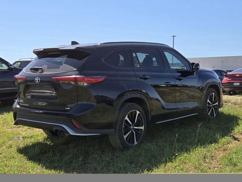 Used 2022 Toyota Highlander XSE FWD image 6