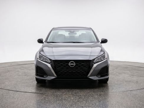 Used 2025 Nissan Altima 2.5 SV FWD image 2