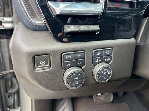 Used 2024 Chevrolet Silverado 1500 High Country w/ Technology Package AWD/4WD image 18