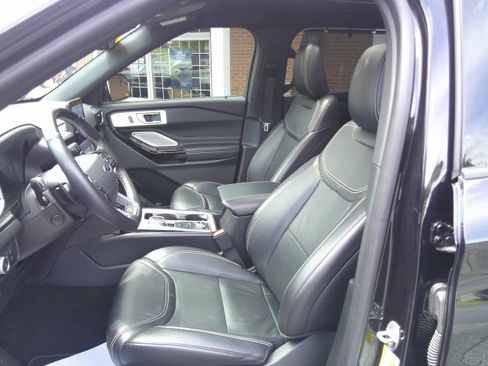 Used 2022 Ford Explorer ST w/ Equipment Group 401A image 13