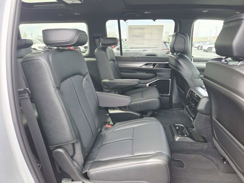 New 2026 Jeep Grand Wagoneer Limited AWD/4WD image 18