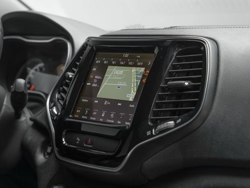 Used 2019 Jeep Cherokee Limited image 33