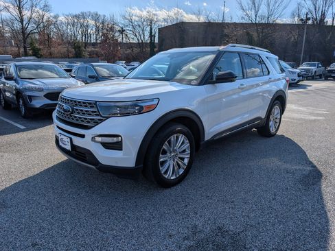 Certified 2023 Ford Explorer Limited w/ Limited Technology Package image 2