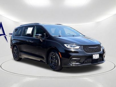Used 2024 Chrysler Pacifica Premium