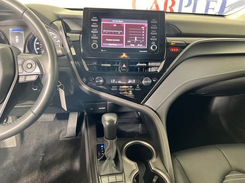 Used 2024 Toyota Camry SE image 18