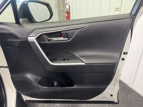 Used 2019 Toyota RAV4 XSE AWD/4WD image 16
