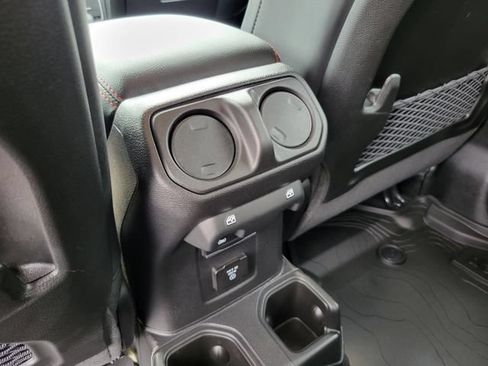 Used 2025 Jeep Gladiator Rubicon w/ Convenience Group AWD/4WD image 27