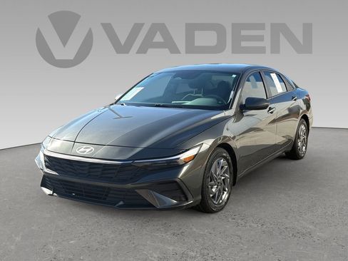 Used 2024 Hyundai Elantra Blue image 22