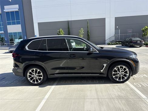 Used 2024 BMW X5 xDrive40i image 2